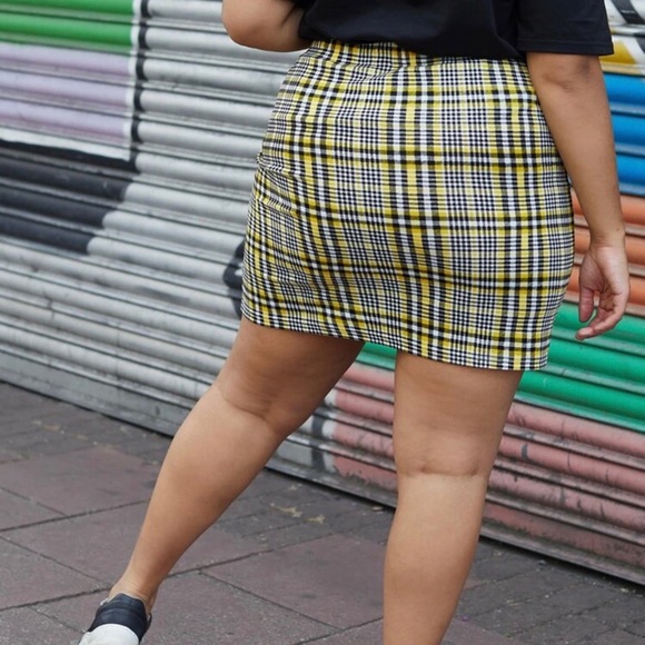 Plaid Skirt - Picture 3 of 5